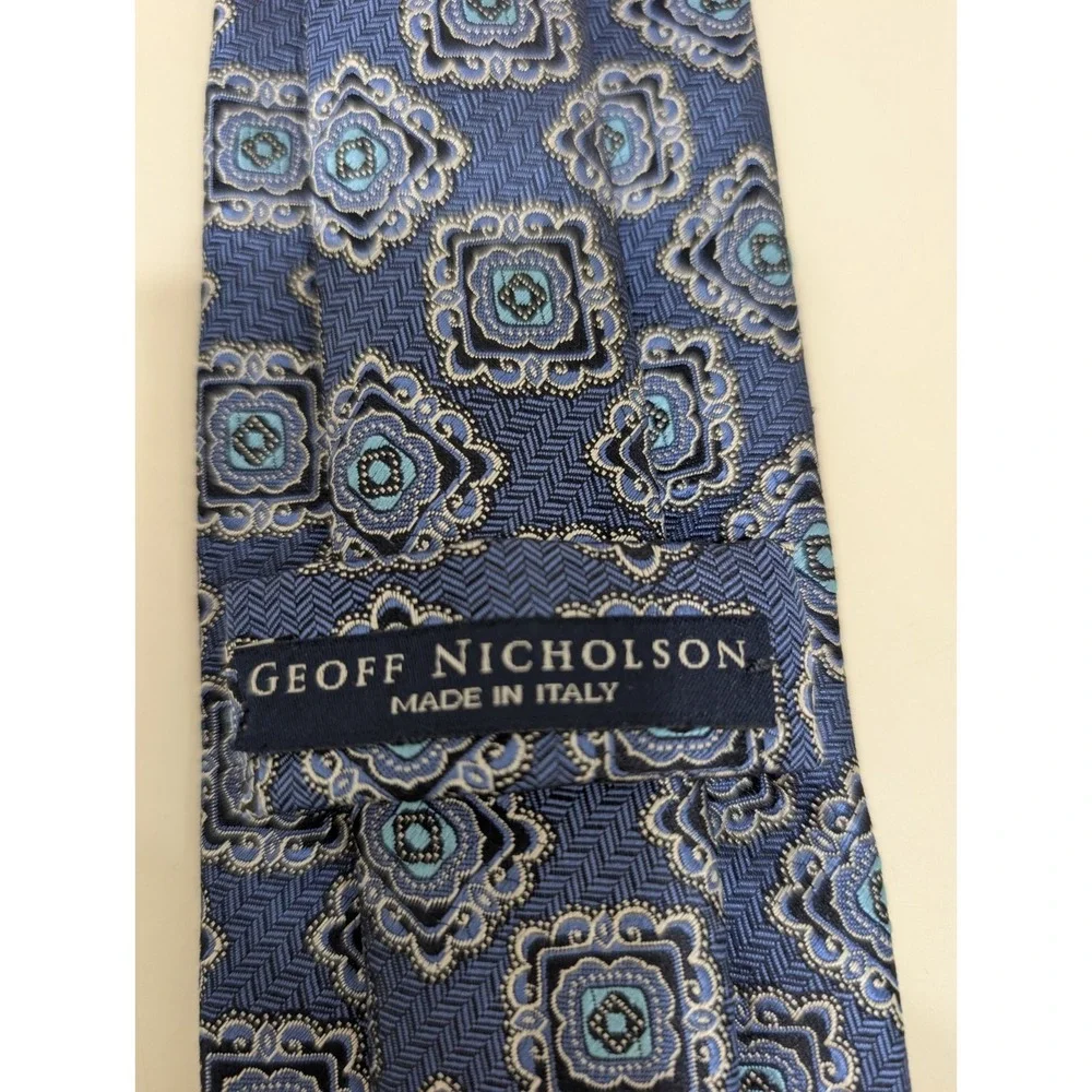 Geoff Nicholson Italy‎ Silk Blend Blue Geometric Medallion Luxury Tie